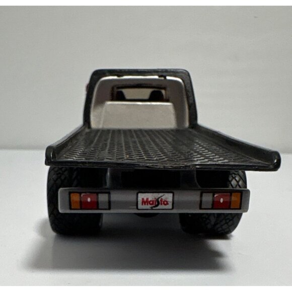 Maisto International DuraStar Flatbed Diecast Truck 1:64 - Picture 5 of 10